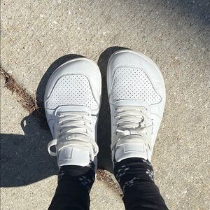 Barefoot Sneakers be lenka